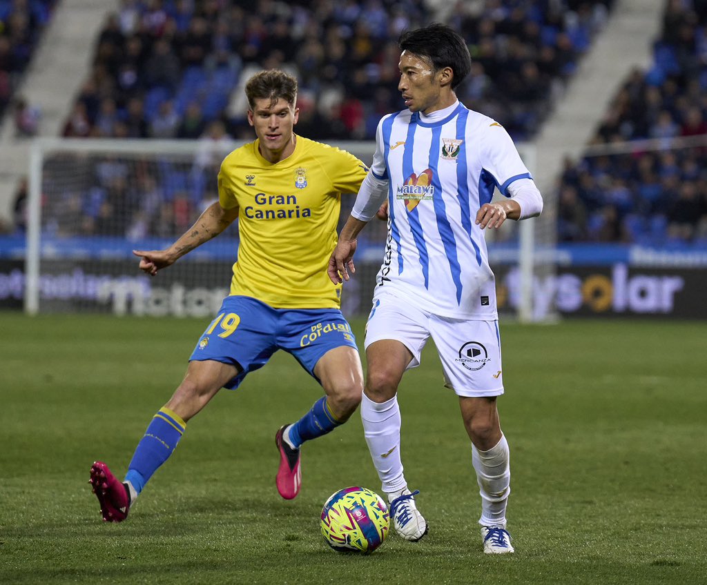 柴崎 岳 / Gaku Shibasaki (@gakushibasaki_) on Twitter photo Mil gracias <a href="/CDLeganes/">C.D. Leganés</a> por haberme apoyado durante tres años.
nunca olvidaré lo que viví en Butarque.
Sobre todo a la afición, solo espero que siempre estéis bien para poder ir a ver y animar al equipo cada fin de semana.
Os deseo lo mejor, pepineros. Mil gracias <a href="/CDLeganes/">C.D. Leganés</a> por haberme apoyado durante tres años.
nunca olvidaré lo que viví en Butarque.
Sobre todo a la afición, solo espero que siempre estéis bien para poder ir a ver y animar al equipo cada fin de semana.
Os deseo lo mejor, pepineros.