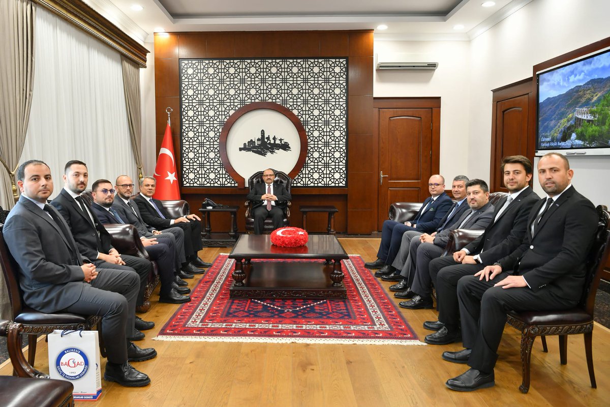 Başkanımız Sayın Emrah BİLCANLI ile birlikte yönetim kurulu üyeleri olarak, Valimiz Sayın İsmail USTAOĞLU’nu makamında ziyaret ettik.
 
Kabullerinden dolayı kendilerine teşekkür ederiz.
#Bagiad #BalıkesirValiliği