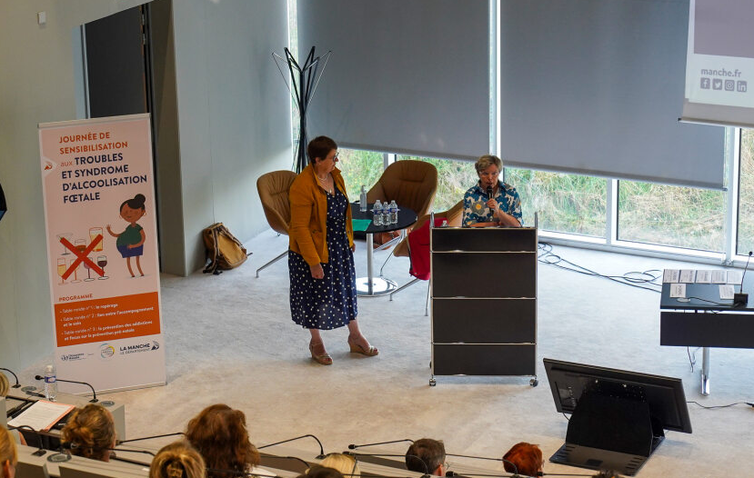 Majdep50's tweet photo. 🚸Notre vice-présidente Nicole Godard a participé à la journée de #sensibilisation auprès du personnel des services de #Protection maternelle et infantile afin de pouvoir mieux diagnostiquer ensemble, les troubles liés à l’#alcoolisation foetale chez les enfants.

🤝@AddictionsFr https://t.co/WWhbR8vuqG