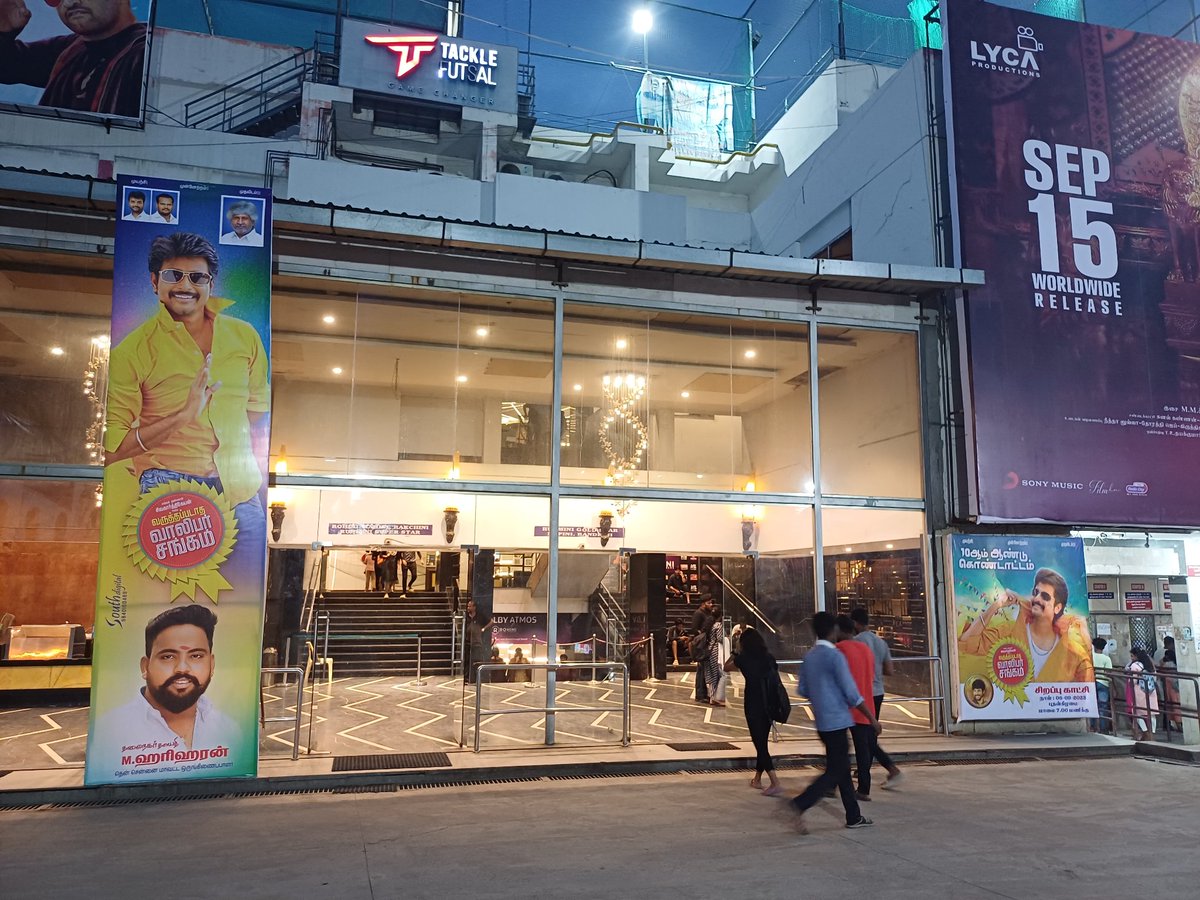 South_Chennai_S's tweet photo. Just 1 day to go.. 🥁 இந்த சுற்றுவட்டாரத்தின் இமயம் நம் தமிழ்நாட்டின் சிகரம்
வருத்தப்படாத வாலிபர்
சங்கத் தலைவர் @Siva_Kartikeyan ✨️10ஆம் ஆண்டு
அடியெடுத்து வைக்கிறோம்
🥁@RohiniSilverScr 🤝💐 மாபெரும் கொண்டாட்டம்
#10YearsOfVVS #Sep6 #CelebrationStarts @ponramVVS
#10YearsOfVVS https://t.co/6Ucp1TMTvb