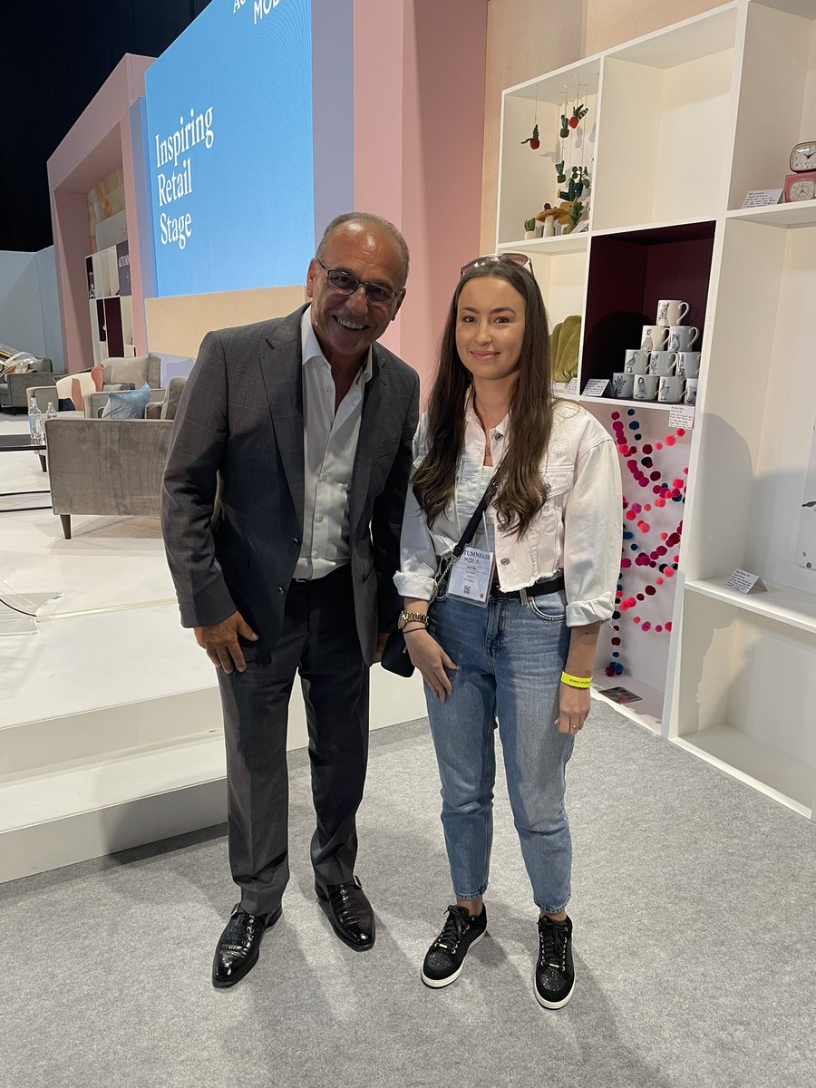 RisenDesign1's tweet image. 😂 you mean @TheoPaphitis  It’s 2 yrs tomorrow since I won his #SBS award. 
I have met him twice ( well 3 if you count seeing him on stage at the #SBSEvent2022  He is lovely and helps so many small businesses Sami