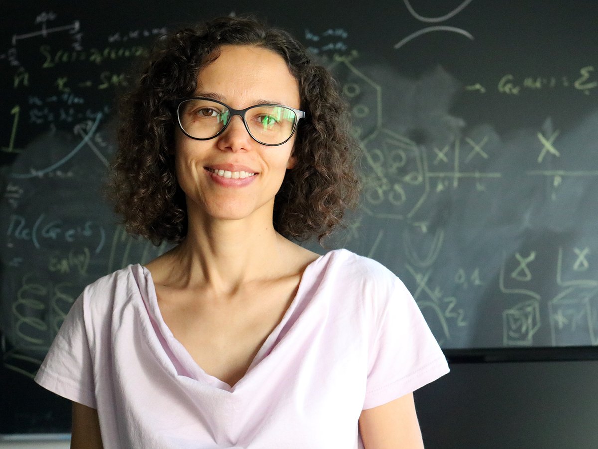 UAM_Madrid's tweet photo. ¡¡¡¡Enhorabuena @Paloma_a_h !!!! 🎉

👉 La investigadora Ramón y Cajal del @ifimacuam, Paloma Arroyo Huidobro, consigue una ERC Starting Grant por el proyecto TIMELIGHT (‘Time-Varying Nanophotonics for New Regimes of QED Light-Matter Interactions’).

Más información:
🔗 https://t.co/nipqxsrWW7
🔗 https://t.co/NiC5BWFmBj

#OrgulloUAM #SomosUAM #ERCStG