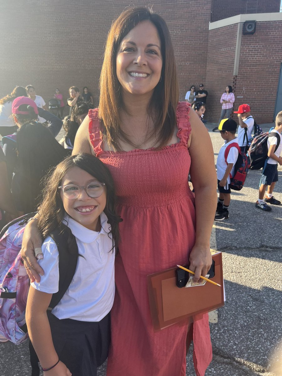 TeresaVValvano's tweet photo. Back to School @reginamundices 2023/24.  What a wonderful morning-greeting our principal and teachers and watching our children embrace their new grade and classmates.  May all the children have a blessed day and year!  
@TCDSB @TCDSB_NCC @mariarizzo @campbes03 https://t.co/mmaEodXhIN