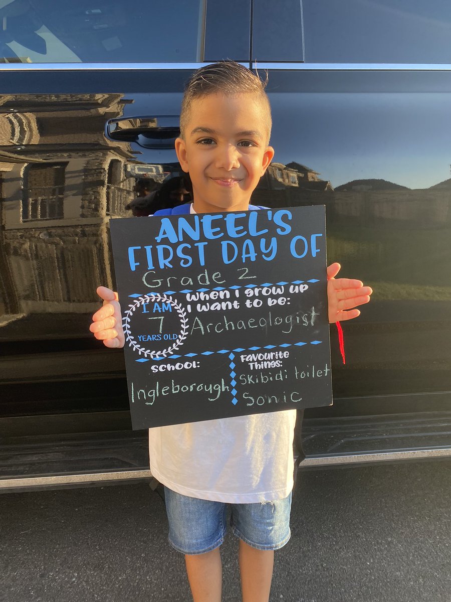 2autismjourneys's tweet photo. Happy First Day Of School 🏫 🍎 https://t.co/PSYDFlqgVs