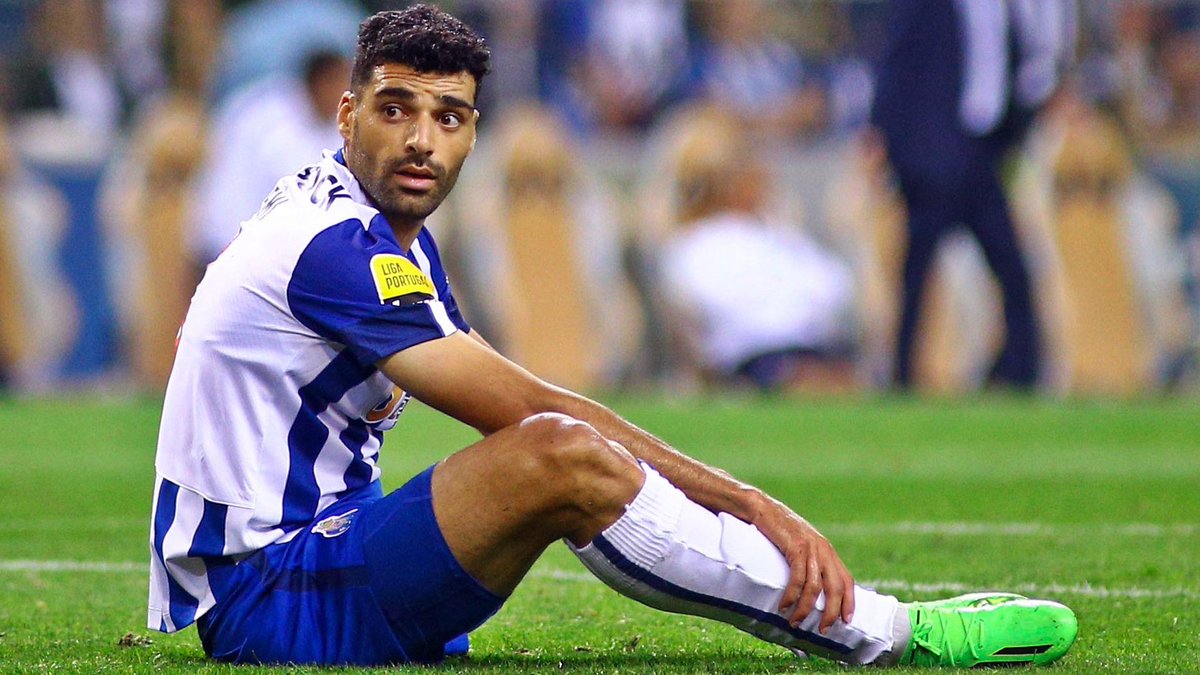 A pedido de muitos...

O top-10 em penáltis sofridos na #LigaPortugal, desde que há GoalPoint (14/15)

1⃣ Mehdi Taremi 🇮🇷 20 em 9746 mins
2⃣ Bas Dost 🇳🇱 11 em 6890 mins
3⃣ Murillo 🇻🇪 11 em 9970 mins
4⃣ Paulinho 🇵🇹 10 em 12420 mins
5⃣ Carlos Júnior 🇧🇷 8 em 5584 mins
6⃣ Edwards 🏴󠁧󠁢󠁥󠁮󠁧󠁿