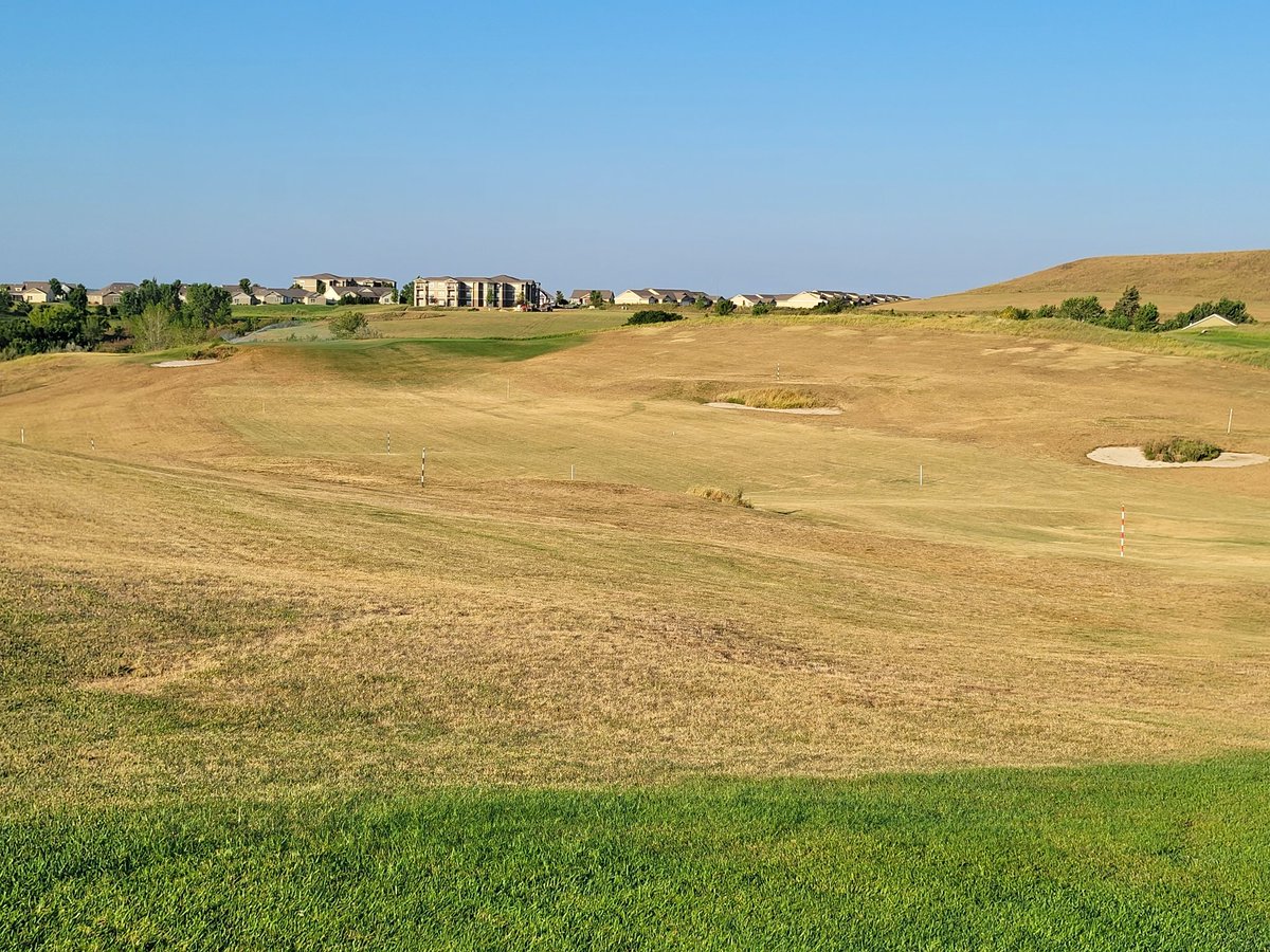 Irrigated vs. non-irrigated turfgrass is easily identifiable during droughts. #Dry #Range
