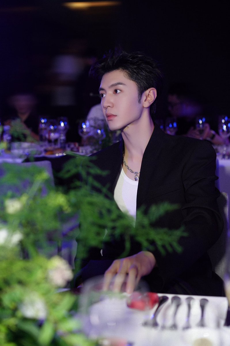 ChenFc13606's tweet photo. 2 รูปนี้คือตายได้เลยนะ หล่อมากกก

#chencheyuan #เฉินเจ๋อหย่วน #chenzheyuanXfila https://t.co/i0mTfMwjbs