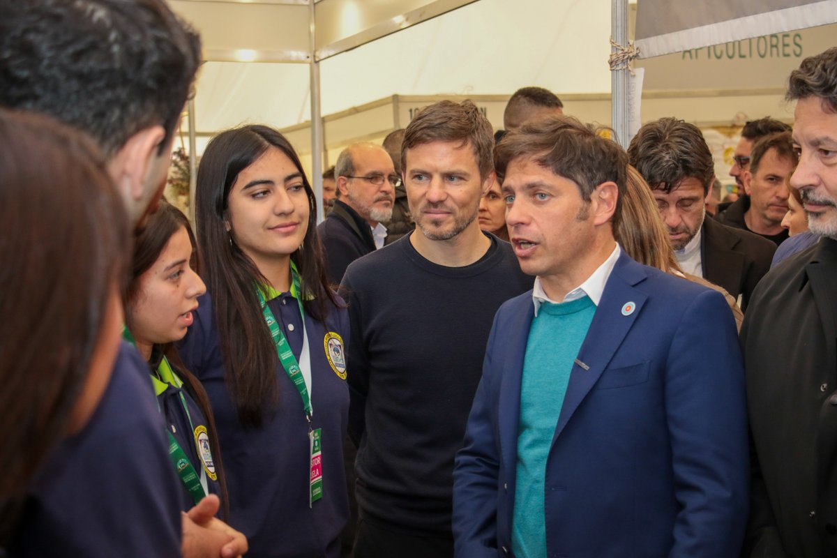 Fogaba's tweet photo. Celebramos el Día de la Industria en #Merlo, acompañando al gobernador @Kicillofok y al ministro @CostaAugusto9  en la Expo de la Industria y la Producción #HechoEnMerlo. 🏭 https://t.co/CVdKYXlu6q