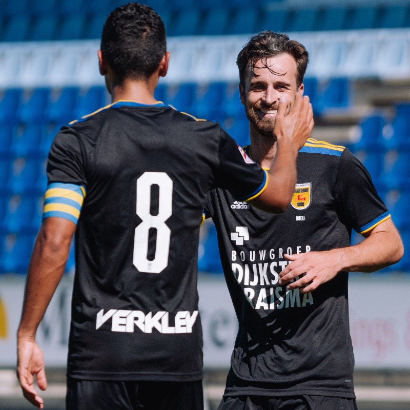 SCCambuurLwd's tweet photo. 🤝⚽️ SC #Cambuur oefende vanmiddag bij en tegen PEC Zwolle en zegevierde met 0-3!

𝐁𝐫𝐞𝐢𝐣, 𝐇𝐞𝐧𝐬𝐭𝐫𝐚 en 𝐍𝐚𝐫𝐭𝐞𝐲 scoorden! 💛💙

#PECCAM