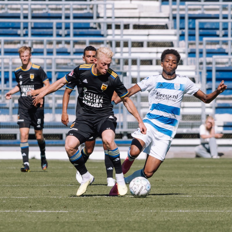 SCCambuurLwd's tweet photo. 🤝⚽️ SC #Cambuur oefende vanmiddag bij en tegen PEC Zwolle en zegevierde met 0-3!

𝐁𝐫𝐞𝐢𝐣, 𝐇𝐞𝐧𝐬𝐭𝐫𝐚 en 𝐍𝐚𝐫𝐭𝐞𝐲 scoorden! 💛💙

#PECCAM