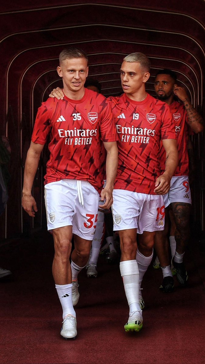 📸| What a picture 😍

Double Class 🔥

#OleksandrZinchenko #LeandroTrossard #ARSMNU #highlightsPhoto