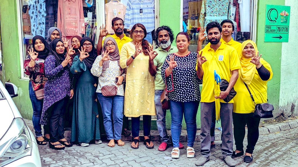NihuRiza's tweet photo. 📍މައްޗަންގޮޅި މެދު  ދާއިރާ - ދޮރުން ދޮރަށް

މާލެ-ހުޅުލެ-ހުޅުމާލެ ބްރިޖުގައި އިތުރު ދެ ލޭން އާއި ލައިޓް ރޭލެއް؟ 
ރައީސް @ibusolih ދަނީ އަވަސް، ރައްކާތެރި ދަތުރުތަކަށް ހުރިހާ ކަމެއް ހަމަޖައްސަމުން!

@MariyaDidi 
@shaxinlennon 

#IbuOK https://t.co/u8XpPflAlv