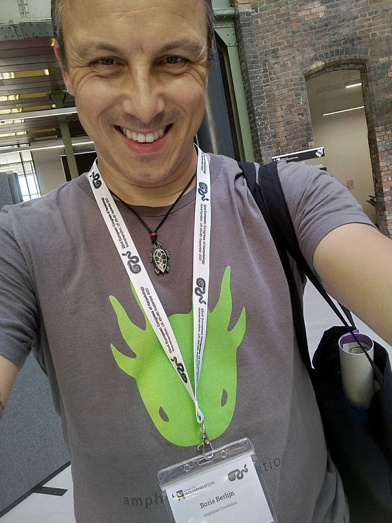 amphibianfound's tweet photo. #HappyAF to be #InternationalAF!
Boris Berlijn, AF's Online Lead Teaching Assistant, just sent us this selfie from @SEH_2023 in Wolverhampton, United Kingdom where he will be presenting on behalf of AF!
#SEH2023 #Amphibian #AmphibianFoundation #Reptile #Reptiles #Amphibians https://t.co/T7YKFMJ5Lc