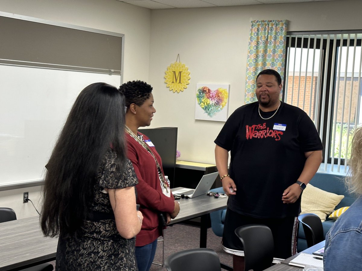 Liaisons_MSDWT's tweet photo. Family Liaison collaboration in culturally responsive family and community engagement practices as @msdwarren invests in people with professional learning #WarrenWill learn and grow #findingJOYinLearning @MoorheadCRC https://t.co/j9VREHrGpb