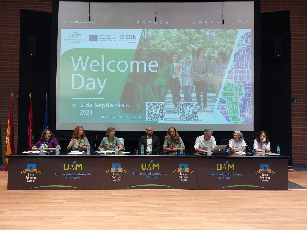 UAM_Madrid's tweet photo. #WelcomeDay | Mónica Pellisé, jefa de Movilidad del SERIM, junto al equipo de Internacional de la #UAM dan la bienvenida a más de mil estudiantes internacionales.  

🌎 Los alumnos y alumnas proceden de 50 países diferentes y estudiarán en la #UAM durante el primer semestre o curso académico completo. 

 ¡Te esperamos en el campus! ✨  

🔗 Más información: https://t.co/Aa1WdYvWK7 

#SomosUAM
