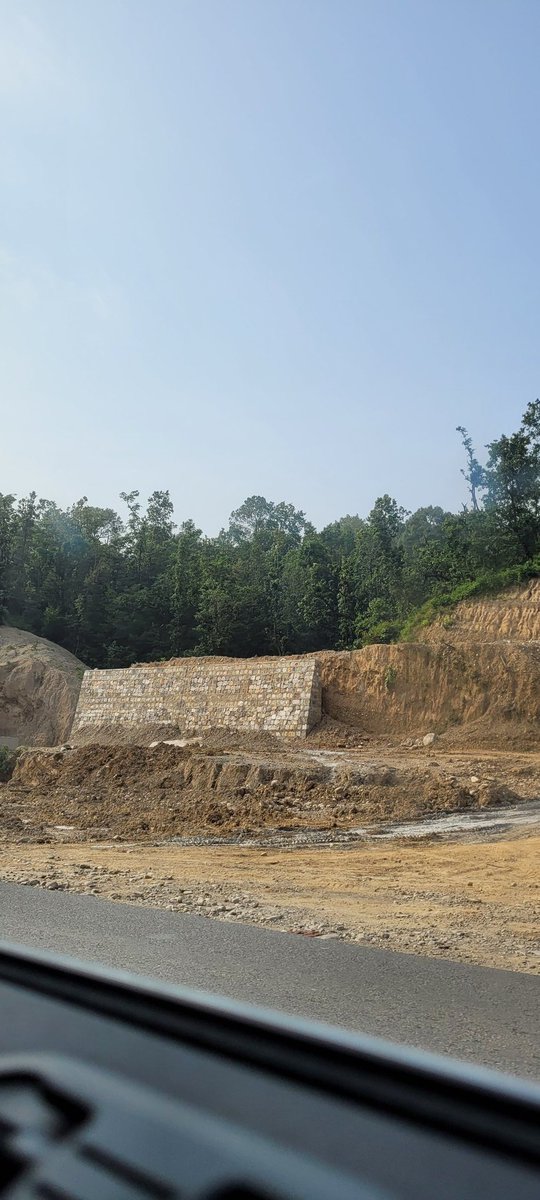 you don't need an expert to tell the reasons for year on year landslides and natural devastation...the green cover before dehradun #rajajitigerreserve looks like this now...great going
#ClimateCrisis #NationalWildlifeDay #Dehradun #tigerreserve #rajajinationalpark