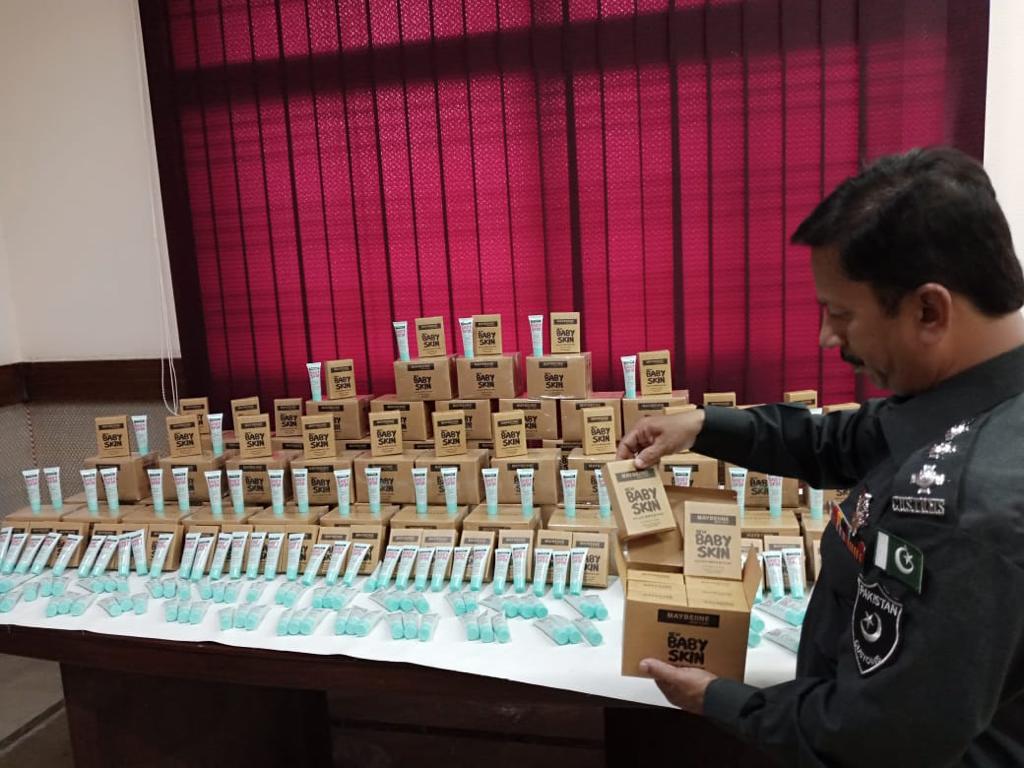 IPRE_Customs's tweet photo. Counterfeit skin primers of brand @Maybelline seized by IPRE @Pak_Customs🇵🇰, MRSP $23040 (PKR 6.5 million). We safeguard the businesses Because You’re Worth it ! 
@LOrealGroupe @oicci_pakistan @FBRSpokesperson @WIPO @mukarram_ansari https://t.co/kl83JNMslV