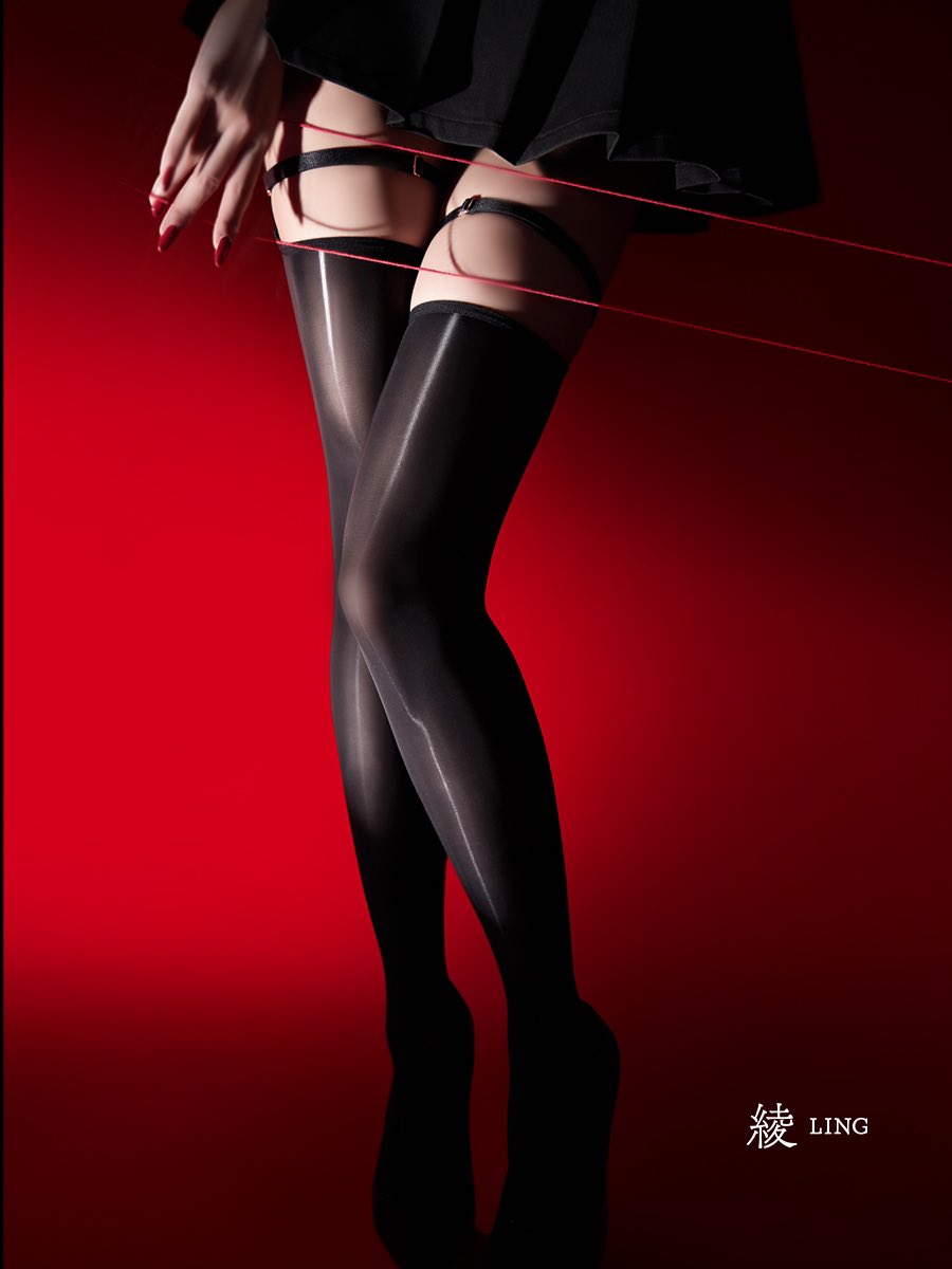 绫首次以绑缚之艺倾献肉欲之美
献上「缚」凝脂™一体吊带袜❤️‍🔥

🍒腿环缠缚勾绘丰盈肉感
侧边十字绑带诱探禁色
亮光「凝脂™」半透原欲魅惑
肉感冲击尽释性感张力🔥

缠绕隐秘禁地，且待掌控

coming soon…
9/6 20:00 邀你驾驭隐秘暗欲
🔗https://t.co/Qk7rNcnh8Y

#绫天生丝滑 #绫丝袜 #绫 https://t.co/3D9MDwOkAs