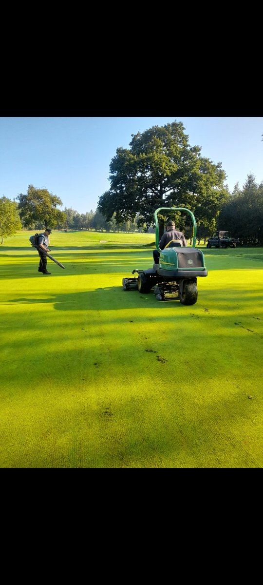 Nice day for a Iight verti-cut on greens this morning 2mm 👍😁👊👌
@tombutcher2
@tommymania
@Cleoburygolf 
@andyaitkens74 
@terralift @Adam_Terralift