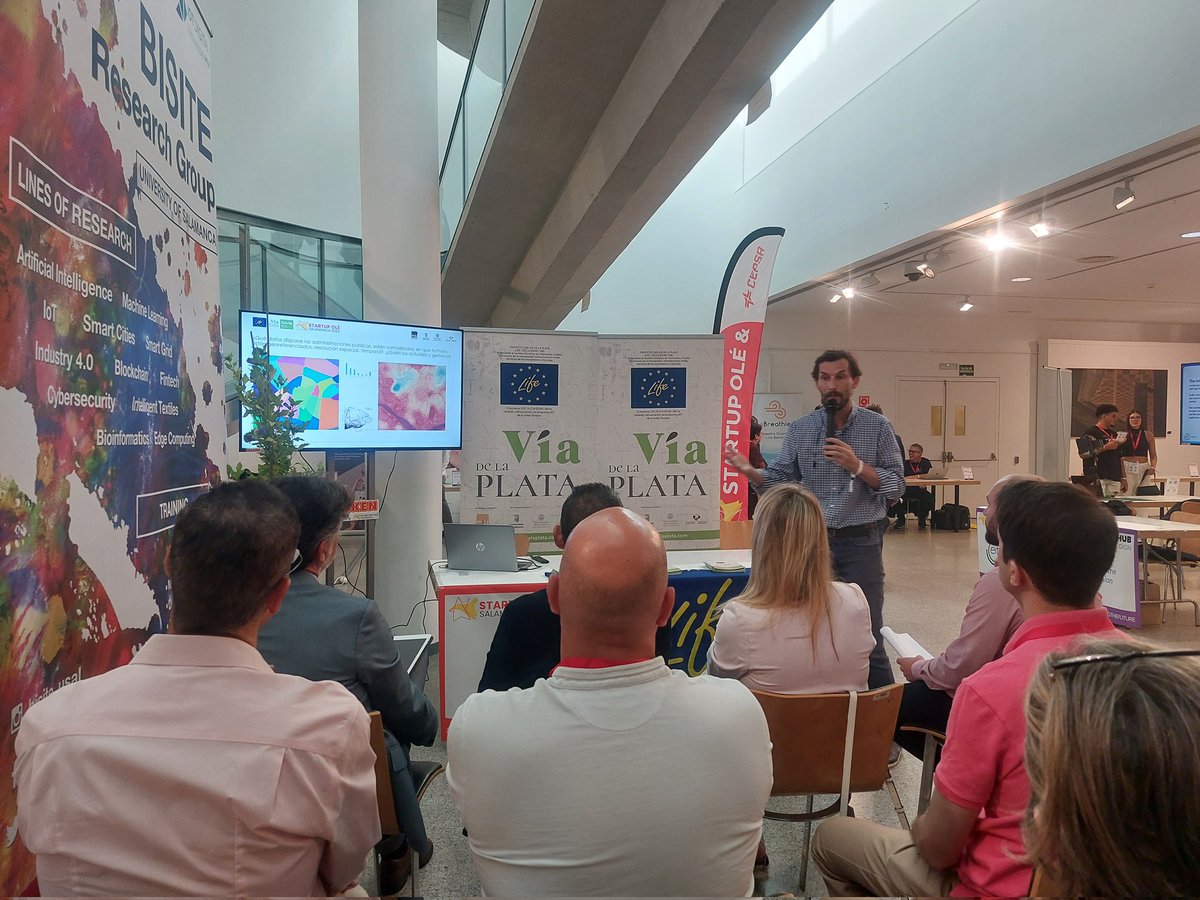BISITE_USAL's tweet photo. @aytoSalamanca @corchadojm 🗣️Román Andrés Bondía, redactor proyecto nos ha explicado de manera detallada, cómo sí de una receta de tratara, todos los ingredientes que integran el proyecto 🌿#LIFEVíadelaPlata. 

#datos #IA #Sostenibilidad https://t.co/AohZFGhohE