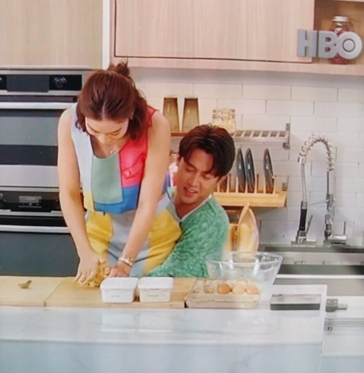 sapphire0186's tweet photo. Scanning tv channels then stopped at hbo. I saw these beautiful couple learning how to make and cook pesto pasta and butternut squash soup. 🍝

#markkimandchef
#mark_prin #kimmy_kimberley https://t.co/USjQi790Zy