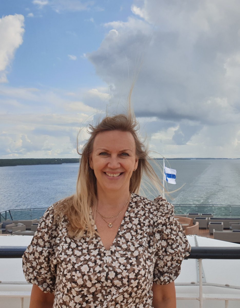 #MinäTutkin organisaatioiden johtamista muutoksessa, luottamuksen rakentamista johtamisessa ja asiakassuhteissa sekä työn tuloksellisuutta ja laatua @uef