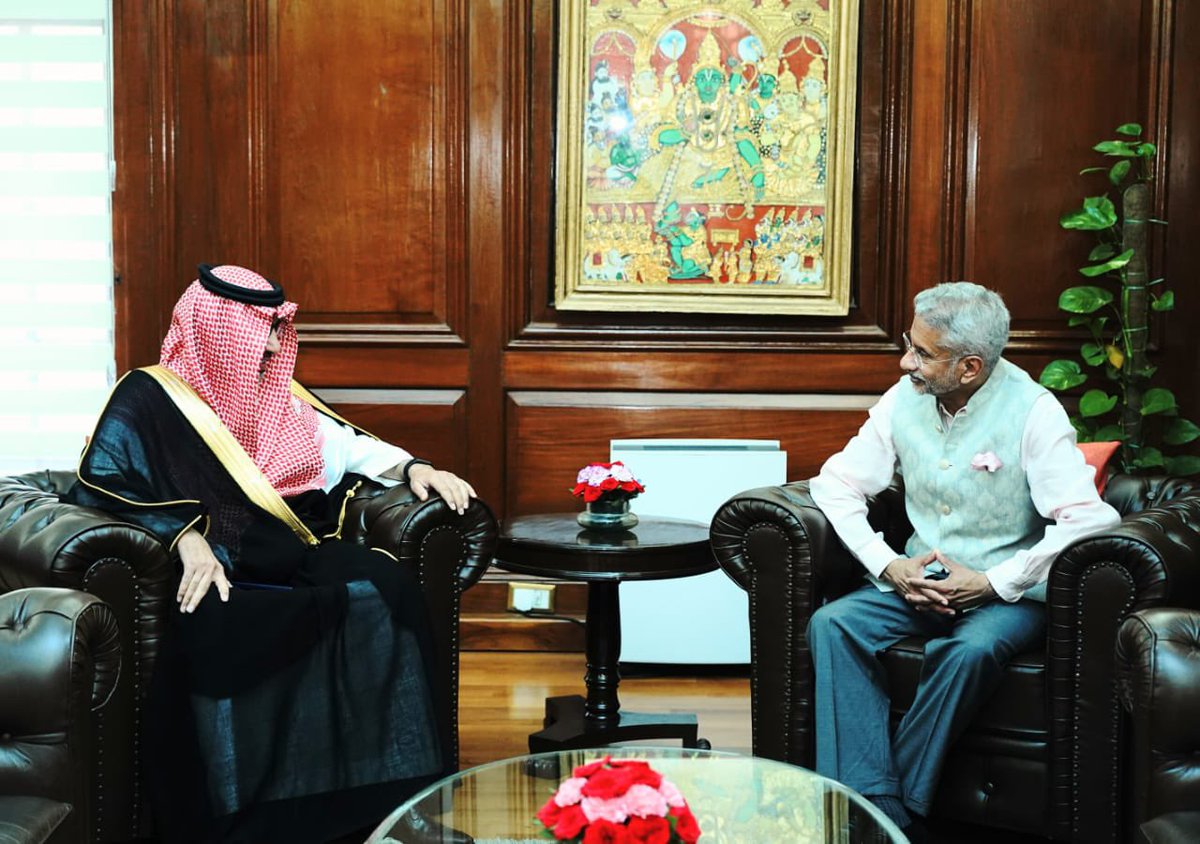 Pleased to receive to Ambassador of Saudi Arabia Saleh Eid Alhusseini today. 

Look forward to the further development and progress of the India-Saudi Arabia relationship across all domains.