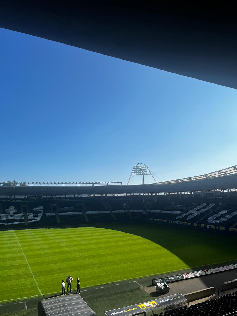 Beautiful sky over MKM Stadium this morning. We're on site talking big plans with our partners <a href="/HullCity/">Hull City</a> 🦁

Spot Ross and Neil pitchside 👀