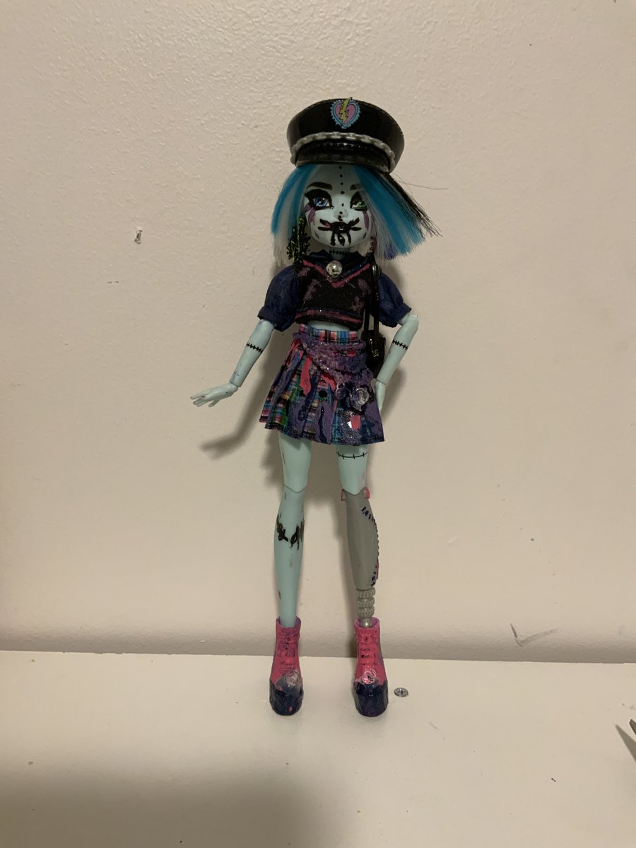 jord80852's tweet photo. @sweetestdolls My custom, Monster, High, Frankie doll that I created https://t.co/s3VKzCdrT2