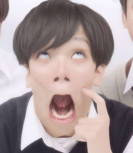 ERUN1NYO's tweet photo. プリクラで前代未聞過ぎる顎の伸び方した https://t.co/rqKm6MXJg4