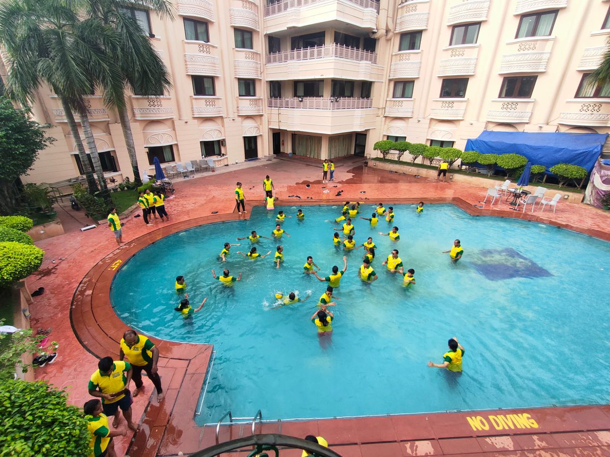 empires_hotel's tweet image. #RecentUpdates
Empires Hotel Paradeep

Group guests are enjoying Sunday pool party and refreshing morning time bath at our Swimming pool, Empires Hotel Paradeep on 3rd Sept. 2023.

Book your STAY with us: Call us on : +91 9338016540 

#grouptourists #pooltime #hotelsinParadeep