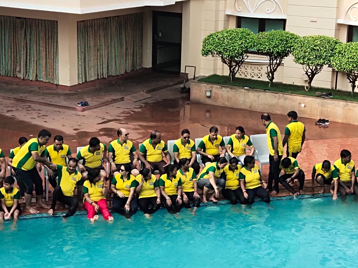 empires_hotel's tweet image. #RecentUpdates
Empires Hotel Paradeep

Group guests are enjoying Sunday pool party and refreshing morning time bath at our Swimming pool, Empires Hotel Paradeep on 3rd Sept. 2023.

Book your STAY with us: Call us on : +91 9338016540 

#grouptourists #pooltime #hotelsinParadeep