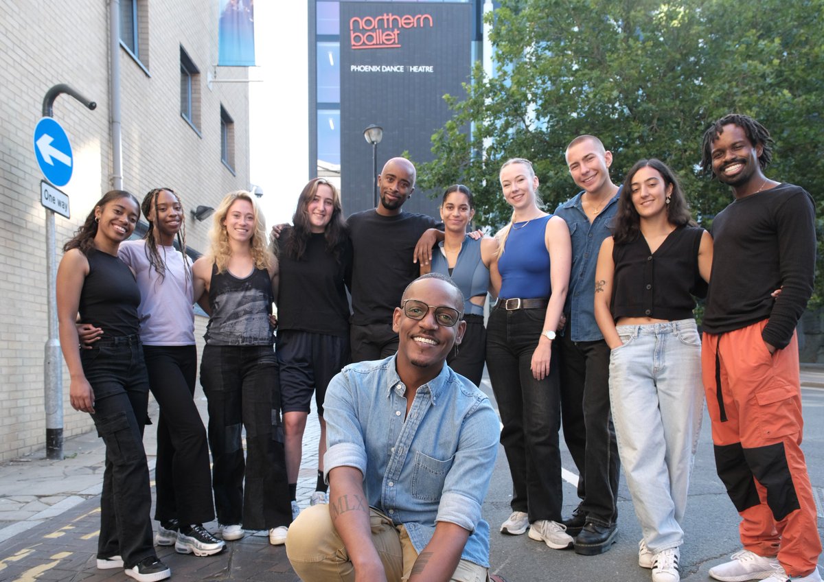 We’re absolutely thrilled to announce the appointment of Marcus Jarrell Willis as our new Artistic Director 🙌👏 

Find out more about Marcus and his appointment here: phoenixdancetheatre.co.uk/news/phoenix-d…

📷Marcus by Hugo Glendinning
📷Marcus and Company Dancers by Point of View Photography