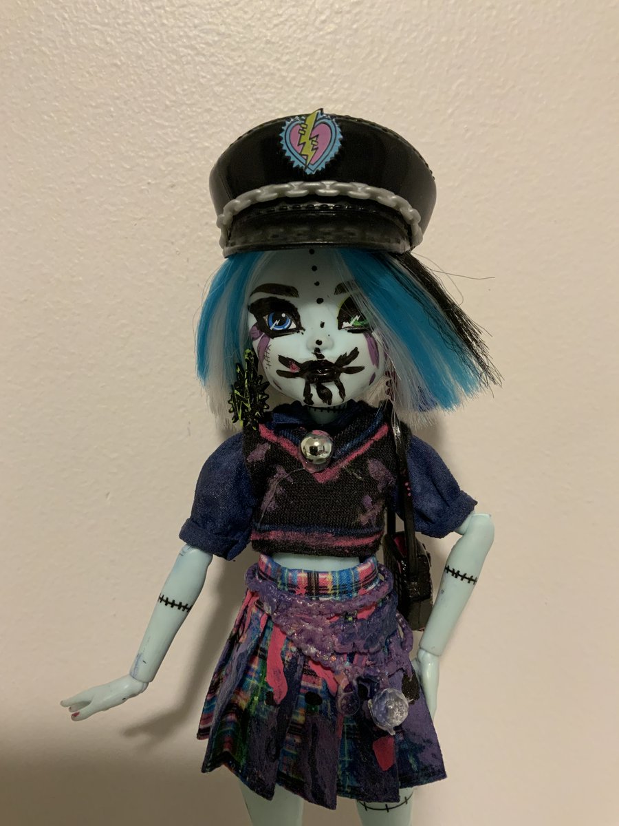jord80852's tweet photo. @MossPathway806 I customize my Frankie doll look https://t.co/UDimJTylvD