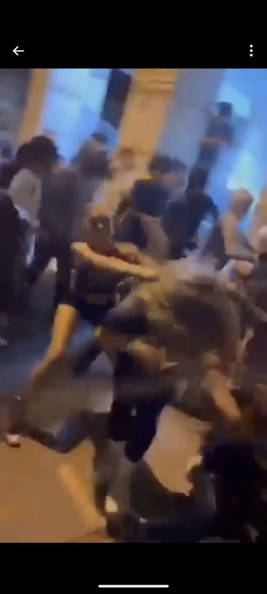 visualsbydennis's tweet photo. @EndWokeness I don’t think this was racially motivated. As there are white kids fighting other white kids. I think this is a situation of two groups of kids getting into a fight. When I was in high school, we would have brawls with the neighboring school down the block all the time. https://t.co/8SICj4YYSl