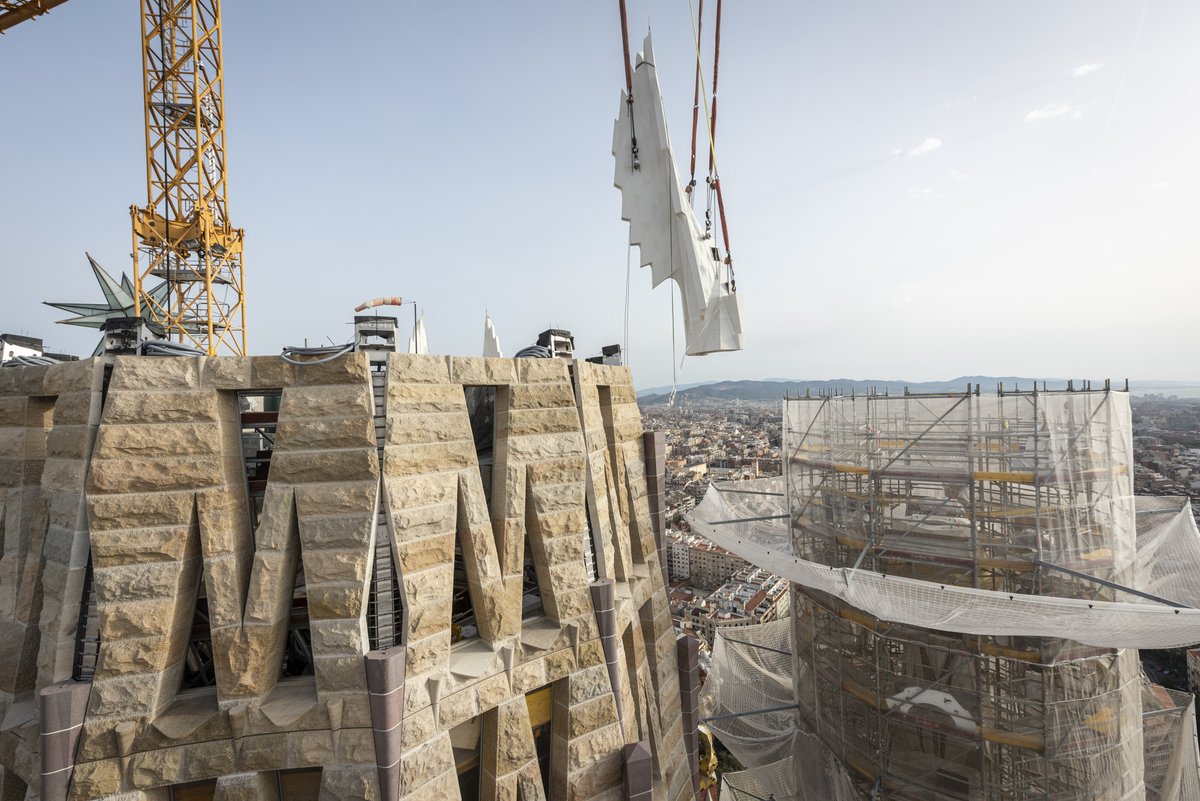 sagradafamilia's tweet photo. CAT_ Comencem a col·locar les peces que culminaran les torres dels Evangelistes Mateu i Joan!
Aquesta setmana, està previst posar a lloc les dues ales de cadascuna de les figures del tetramorf que culminaran les torres dels Evangelistes Mateu i Joan!
https://t.co/tQmJakiwZx https://t.co/PhMruyI2XE