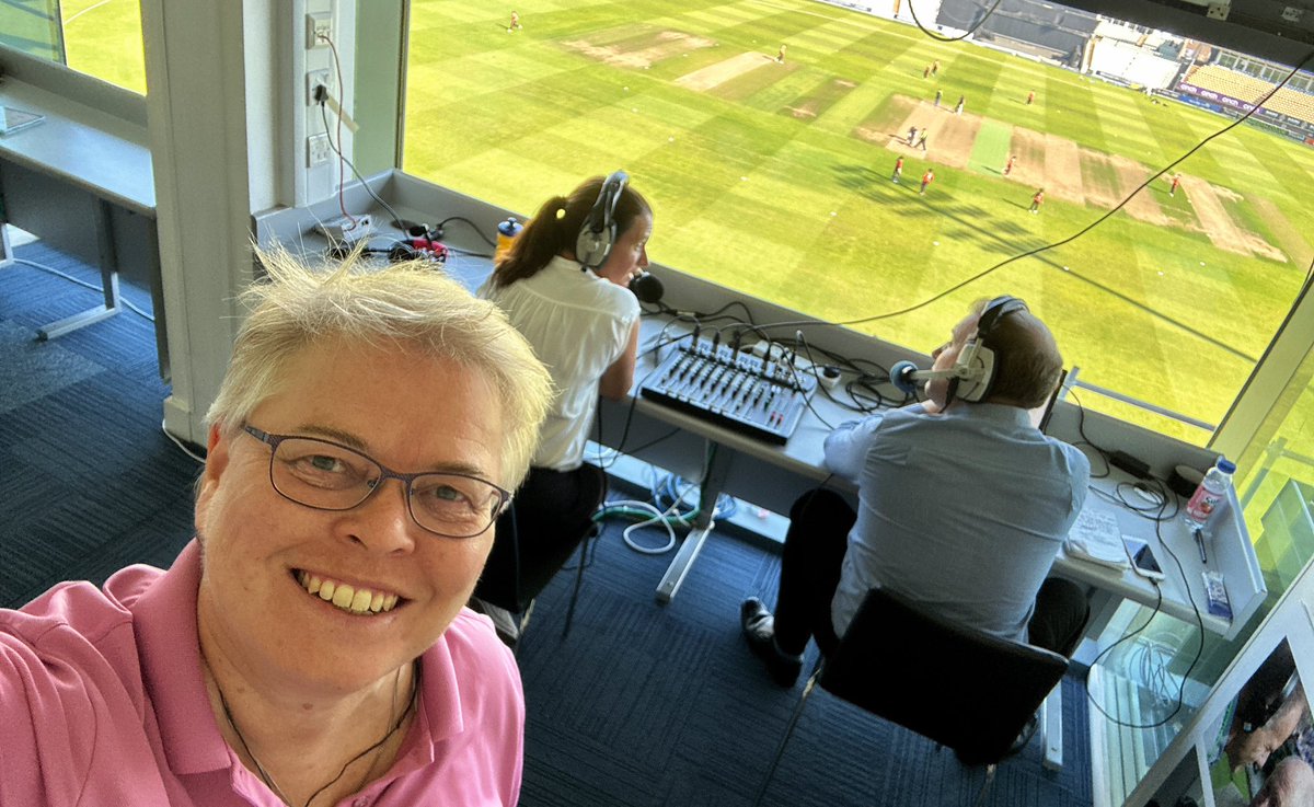 @rhftrophy @Edgbaston for @rhftrophy 🏏🏆 @CentralSparks 💥 v @TheBlazeCricket on the #Livestream with @sarahginn1980 🎙️ @MikePollyP 🎙️ myself @121intervcoach 🎙️