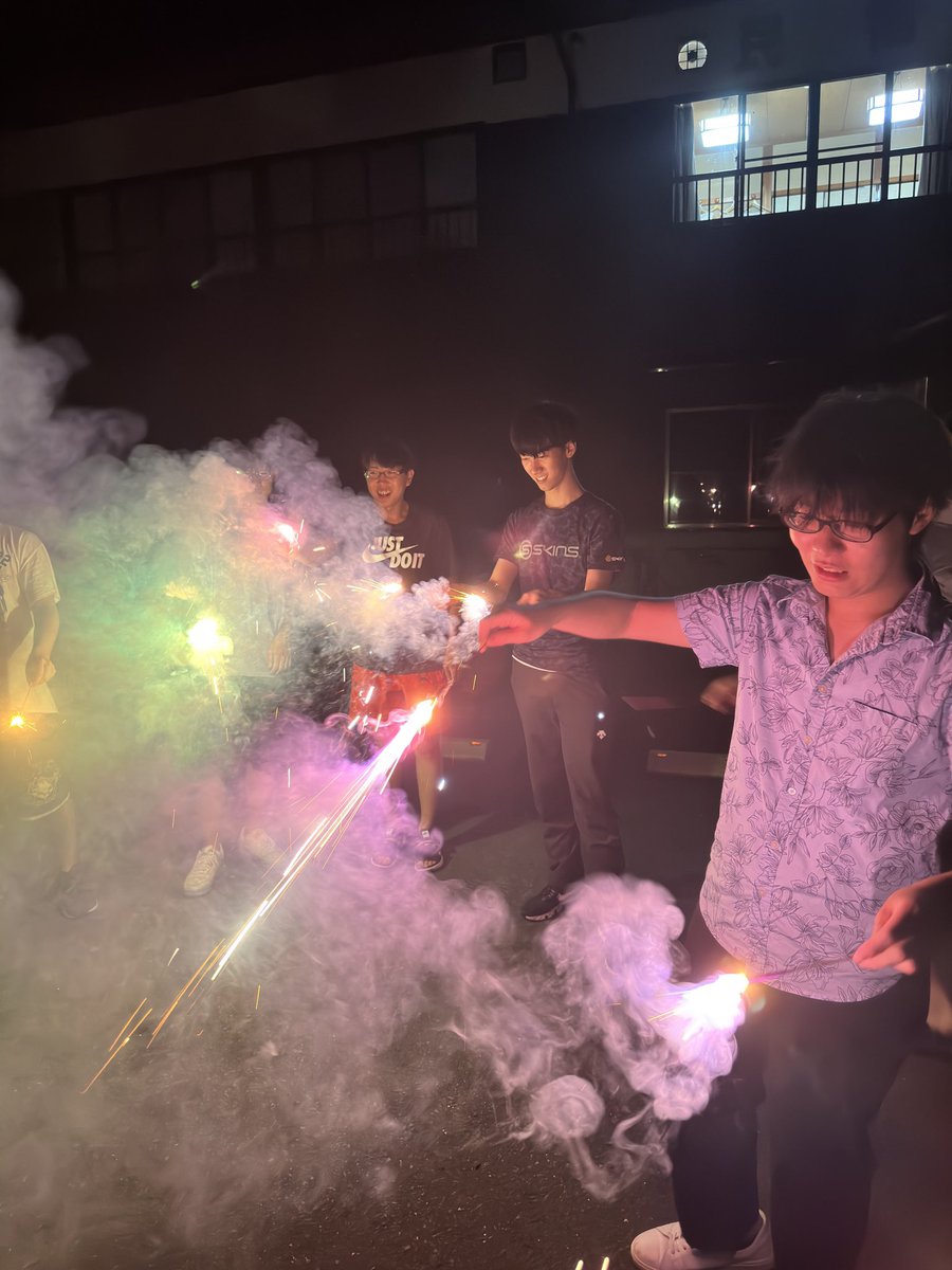 ESS_kangai's tweet photo. ☀️Club Summer Camp 2023☀️

Summer camp with all of member. August 23rd-25th
How have you been recently?
We enjoyed BBQ,fireworks and memorable activities.This is for the time in 2 or 3 years.

#関西外大ess
#kansaigaidai https://t.co/uQupu57HOo