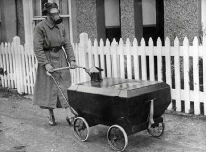 Afroklan's tweet photo. A baby carriage in case of a gas attack, England, 1938. https://t.co/XS6dNIkIQd