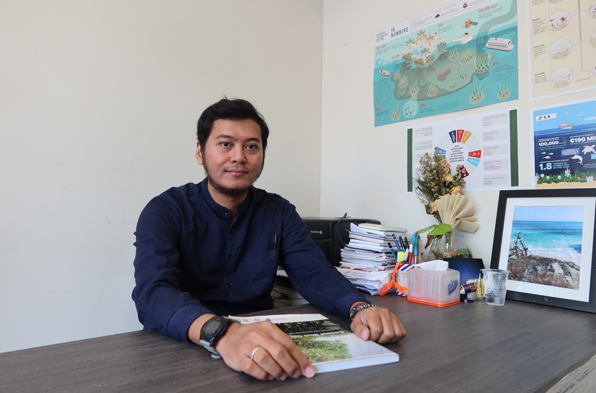 UGMYogyakarta's tweet photo. Pramaditya Wicaksono, #GuruBesar #Termuda #UGM di Usia 35 Tahun: Meraih jenjang karier tertinggi bidang akademik sebagai #gurubesar pastinya menjadi impian bagi semua akademisi. Terlebih gelar profesor bisa diraih di usia yang relatif muda. Bukan hal… https://t.co/SXQdP9sabP https://t.co/SBziNHnaIy