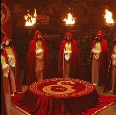 Manchester United'ın yeni transferi Sofyan Amrabat'ın sırtından sakatlanması sebebiyle 6 hafta sahalardan uzak kalması bekleniyor. 

Derin Galatasaray iş başında !