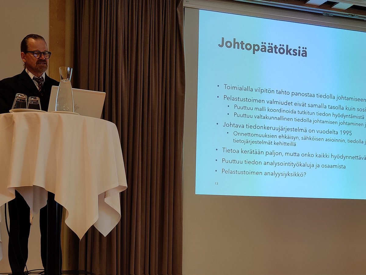 suvifried's tweet photo. Pelastusalalla löytyy tahtoa kehittää tiedolla johtamista ja tiedon johtamista. Vahvuuksia esim. päätöksentekotilanteiden ja kriittisen tietopohjan tunnistaminen sekä tutkitun tiedon käyttäminen. Tiedolla johtamisen käytännöt, erit. viestintä, puutteellisia.
@EsaKokki #ptp23 https://t.co/AR5dwr3Ofc
