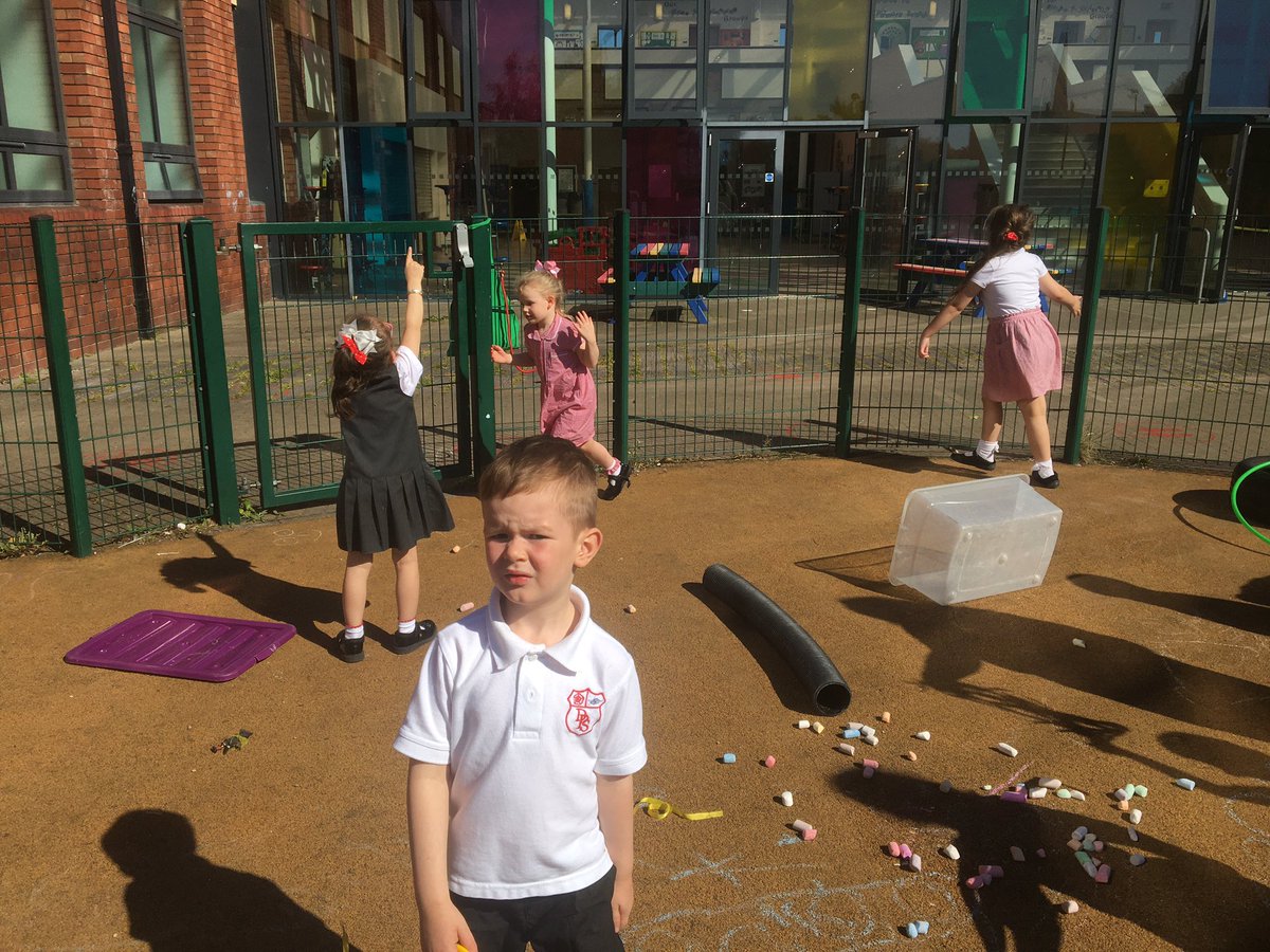 mrsmcateeDPS's tweet photo. We were catching bubbles and dancing with ribbons with @DrumparkRobins yesterday afternoon. The children enjoyed their very first outdoor music session! @drumparkprimary https://t.co/uQqO64ZHlT