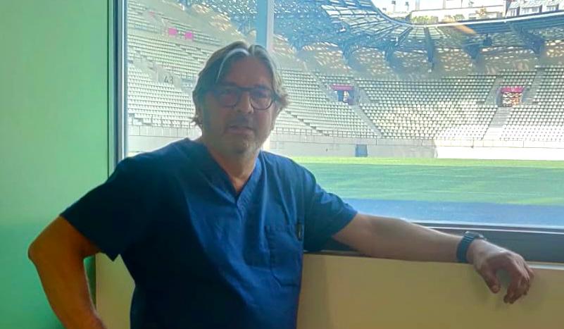 Dr_C_Cermolacce's tweet photo. J-3 en direct de ma consultation à l'Institut Médical Sport Santé (IMSS) @StadeJeanBouin @SFParisRugby  #Paris16

@RugbyWorldCupFR
Allez la France, allez les Bleus, faites nous Champions du Monde !
#LeRugbyMaPassion #NeFaisonsXV @FranceRugby @lachainelequipe https://t.co/DbhIPDmBsI