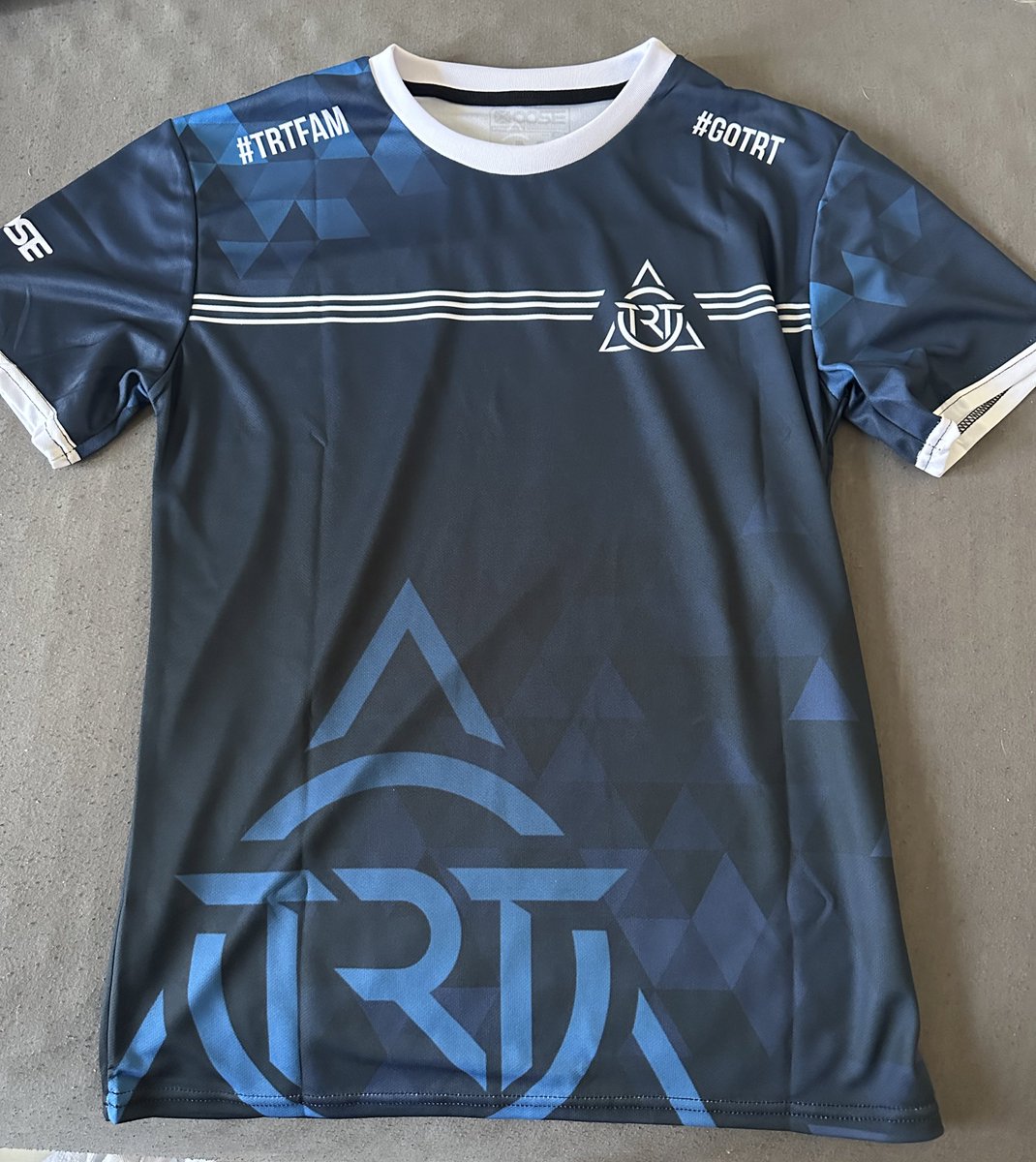 schaut mal was angekommen ist <a href="/TrinitasEsports/">Trinitas Esports</a> 👀😍