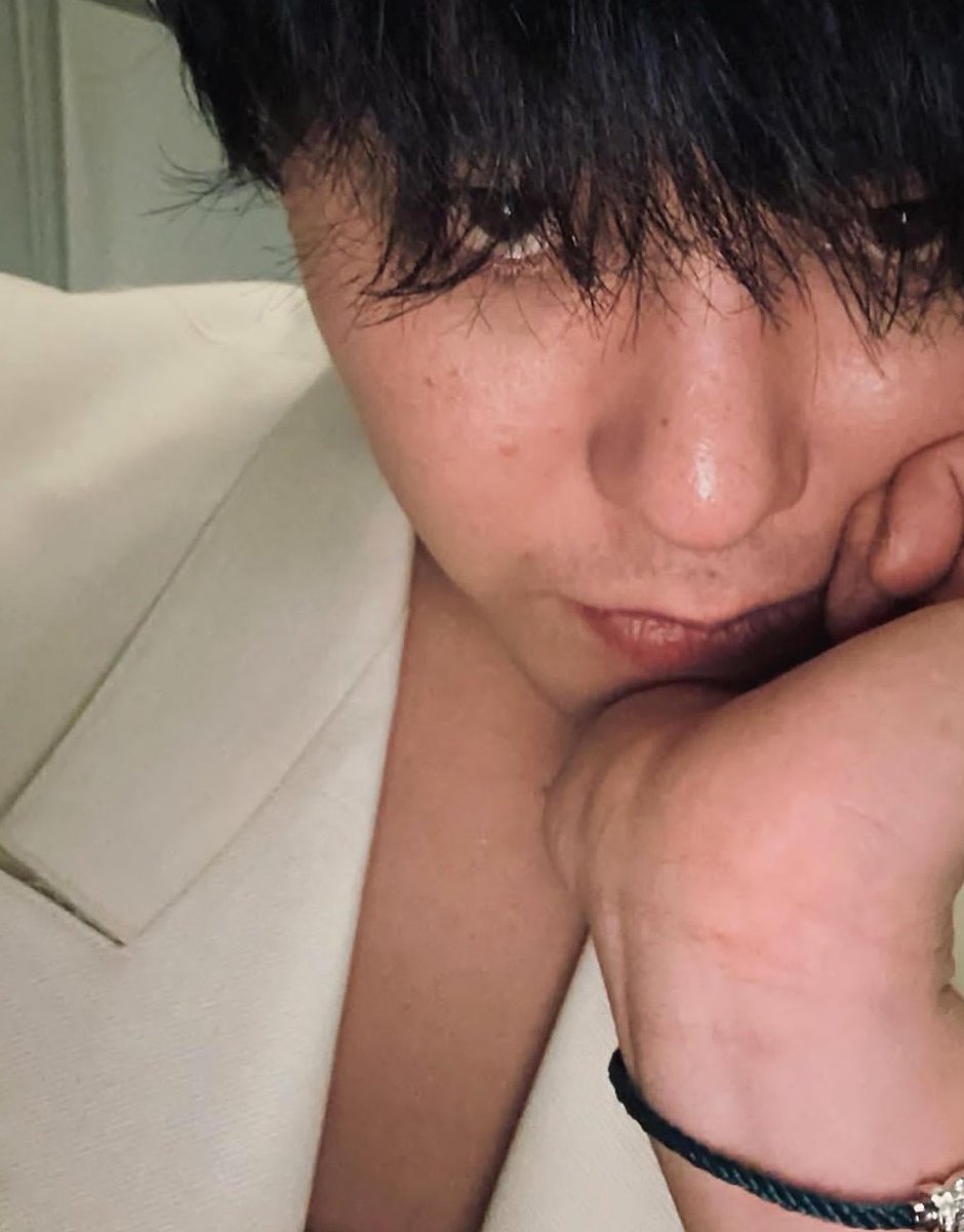 daragcn's tweet photo. bf details

— #GDRAGON @IBGDRGN https://t.co/NbusohyrYn