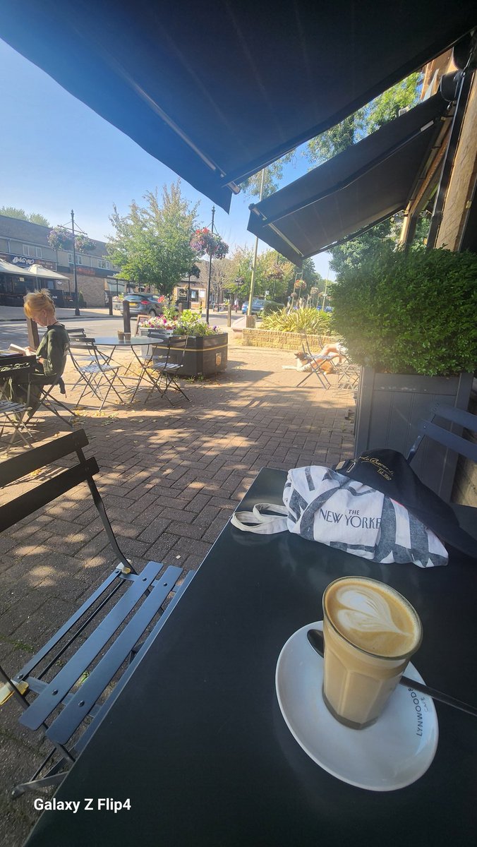 AdamLethbridge's tweet photo. Refreshment at @lynwoodandco Carterton with my attempt at product placement..... 😂 #pavementlifestyle #propercoffee #breaktime #thenewyorker #bacardi https://t.co/MW1IgRqGjB