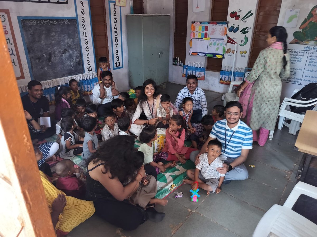 IAS  ટ્રેઈની દ્વારા ટ્રેનિંગ દરમ્યાન સામોટ અને ડુમખલ ગામની આંગણવાડી કેન્દ્રો ની મુલાકાત.