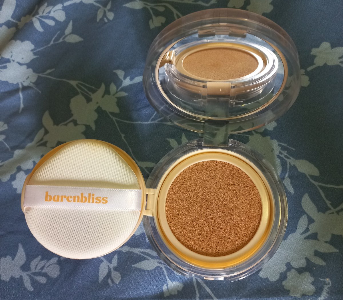 Frunggg1's tweet photo. ส่งต่อคุชชั่น bnb barenbliss true beauty inside cushion สี 001 เหลือประมาณ 50% 130 ส่งฟรีค่ะ✨️ #ส่งต่อคสอมือ2 #ส่งต่อสกินแคร์ #barenbliss https://t.co/5yTUqVxtdY