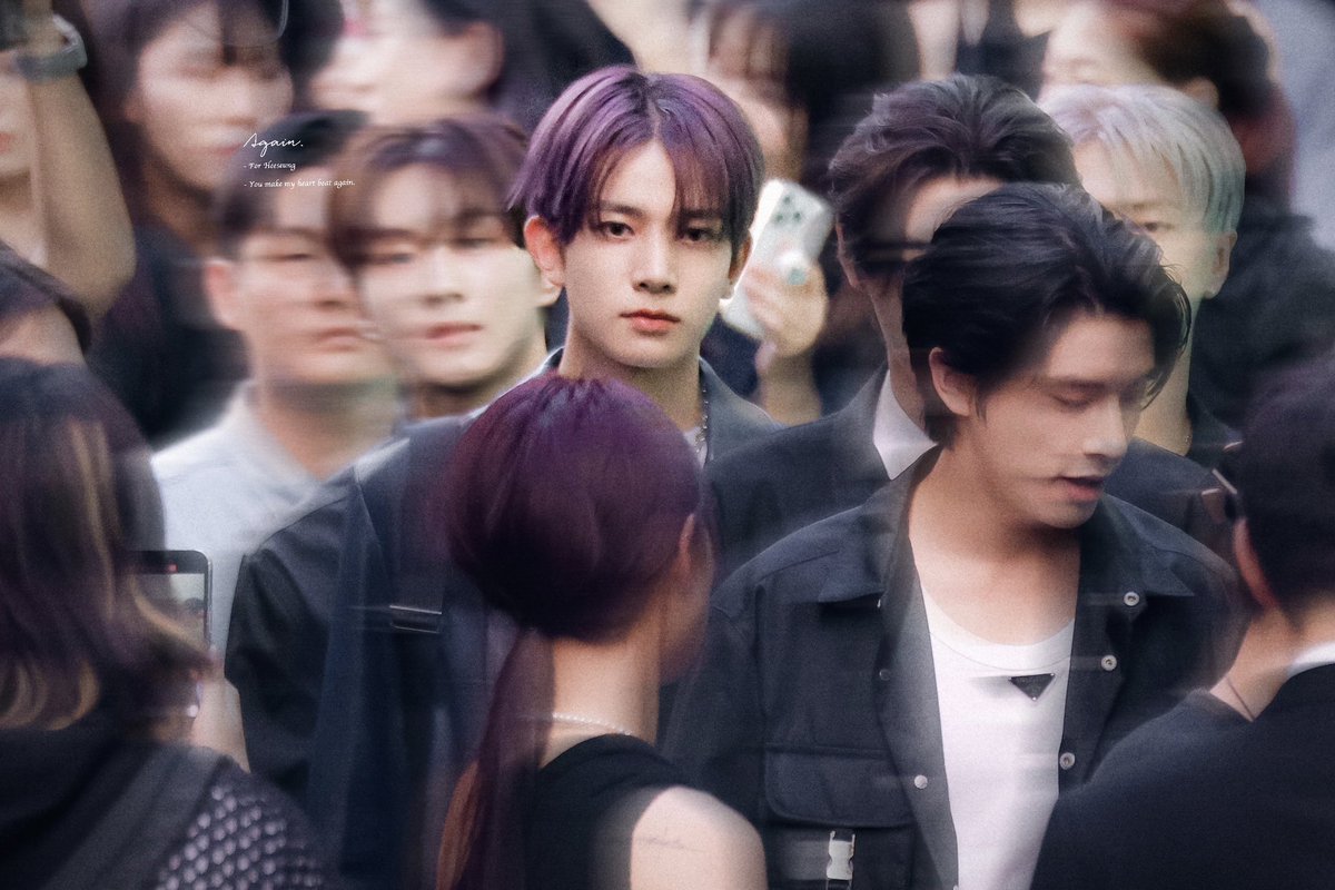 heewonist's tweet image. heeseung fansites always taking pics of heeseung like hes starring in a romance movie